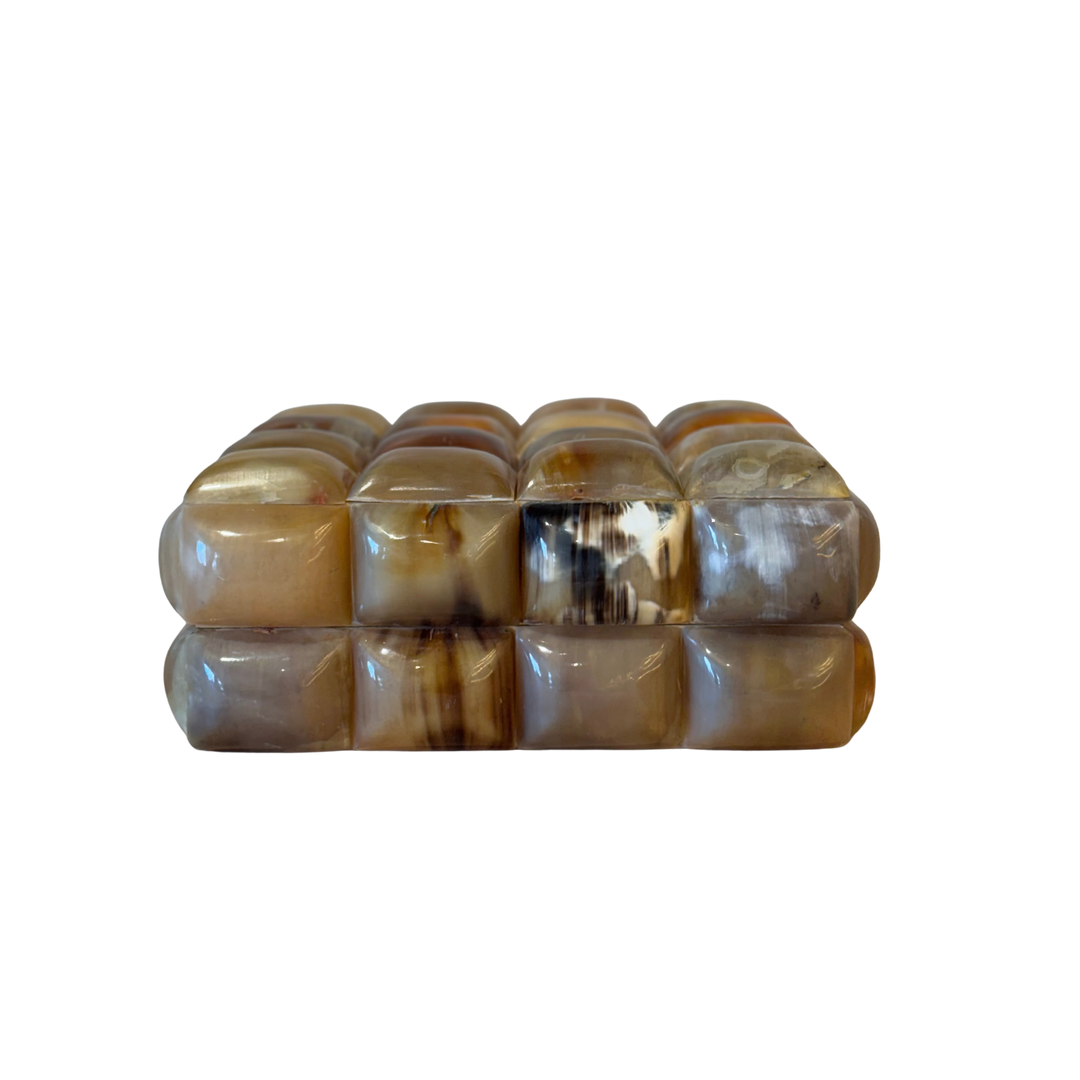 Decor box with 3D natural horn elements